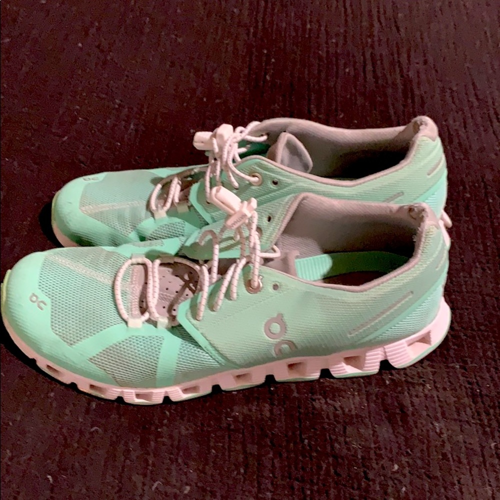 On cloud tennis shoes